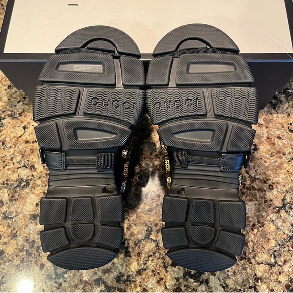 GUCCI Women's Flashtrek Crystals Black Emerald Sneakers - Picture 9 of 13